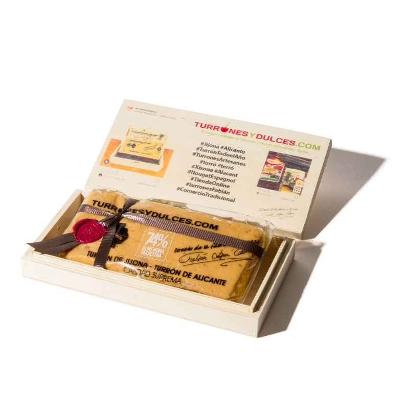 Turrón de Jijona Gourmet 74% en caja de madera a color - Turronesydulces.com - 300g.