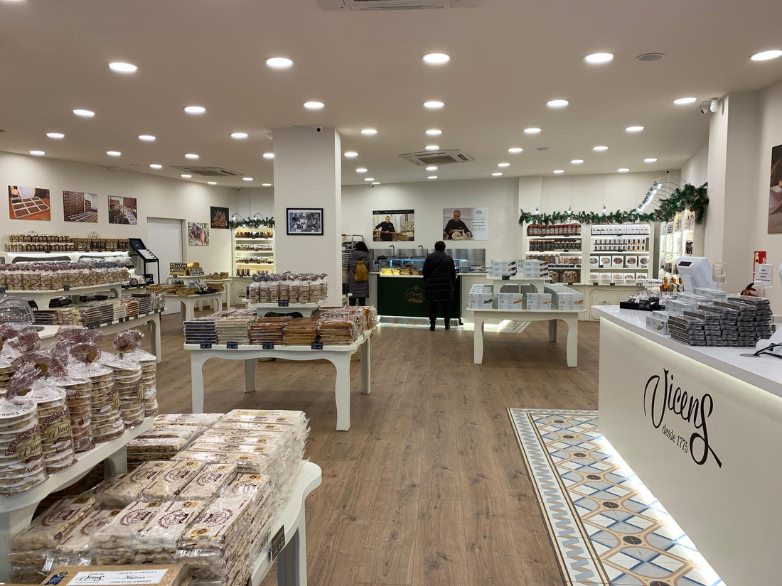 Interior de la tienda Torrons Vicens en Madrid