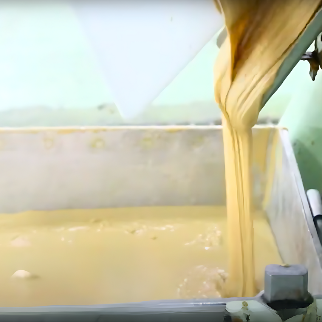 Cubo con Crema Líquida de Turrón Blando de Jijona 5Kg - Ideal para Postres y Repostería