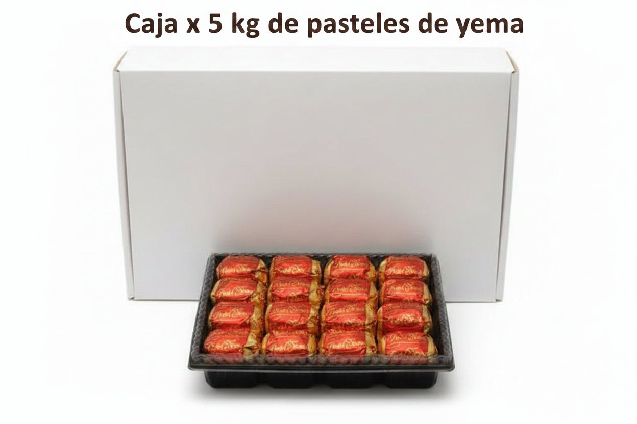 bandeja con pasteles de yema