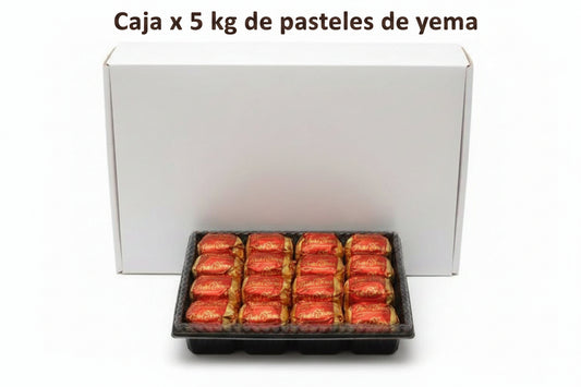bandeja con pasteles de yema