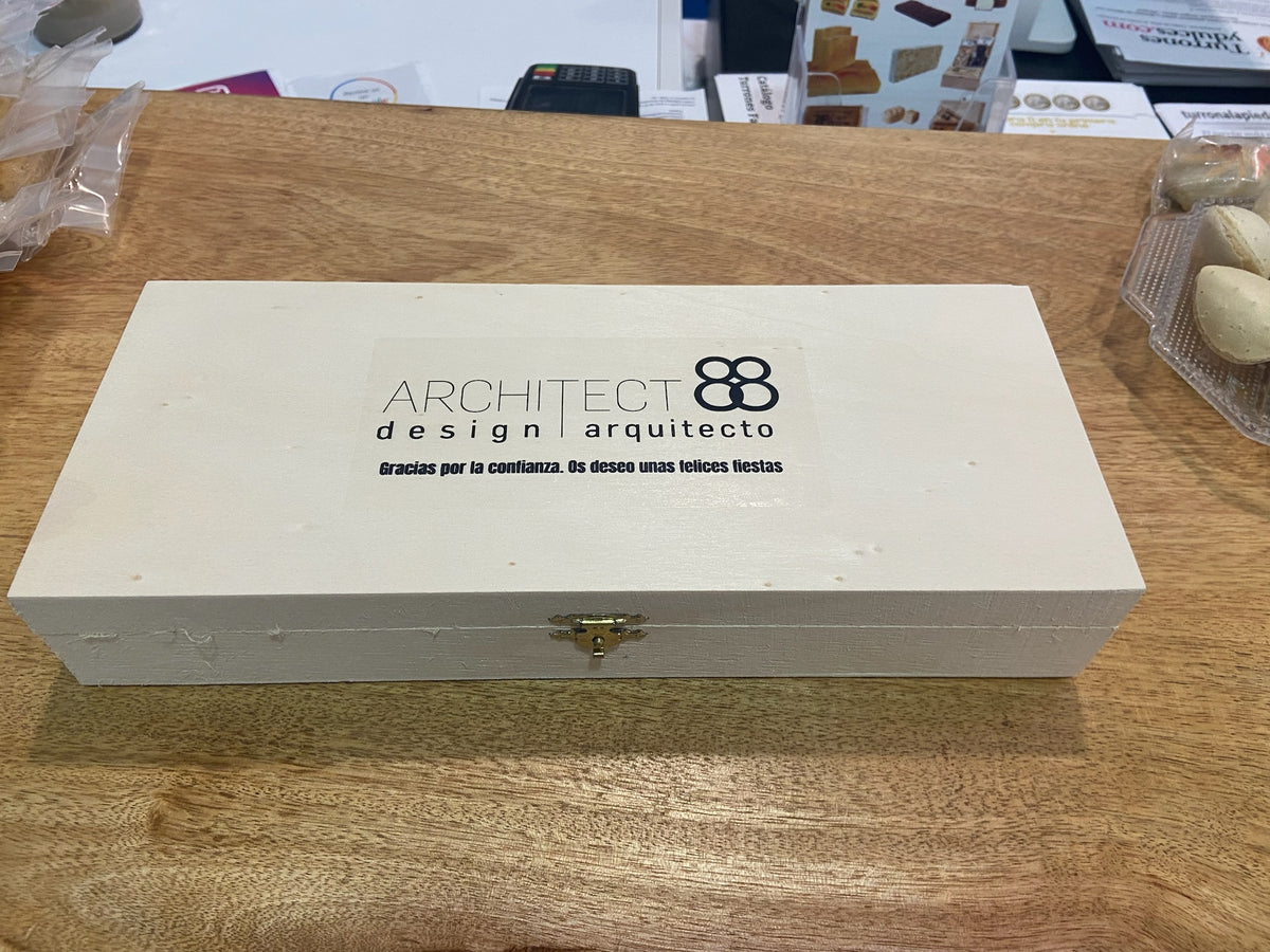 Caja de madera personalizada con logo para regalo de empresa