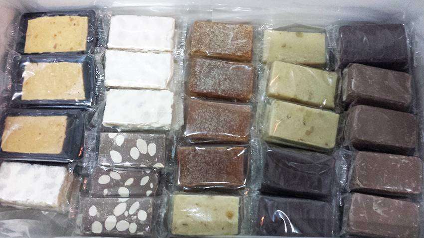 Porciones surtidas de turrón artesano, Caja de 3kg miniturrones