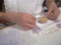 empaquetando polvoron almendra
