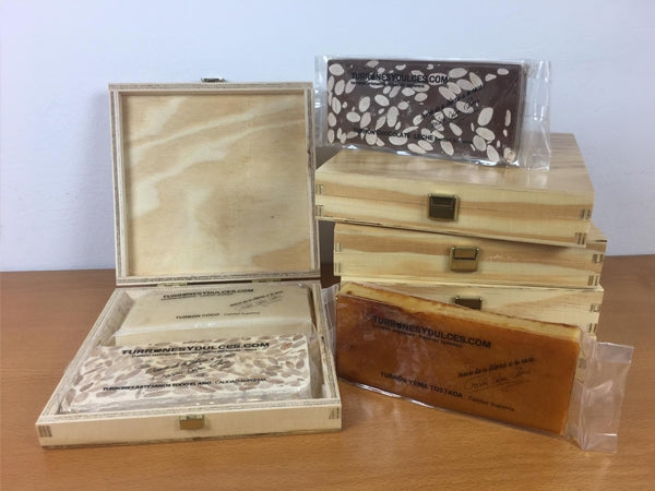 Lote de Turrones en Caja de Madera