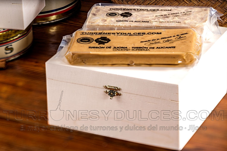 Caja de madera con tapa para 6 u 8 turrones (vacía) - Madera Natural de Chopo - 20cm x 20cm x 10cm - Visagras y Cierre Doradas