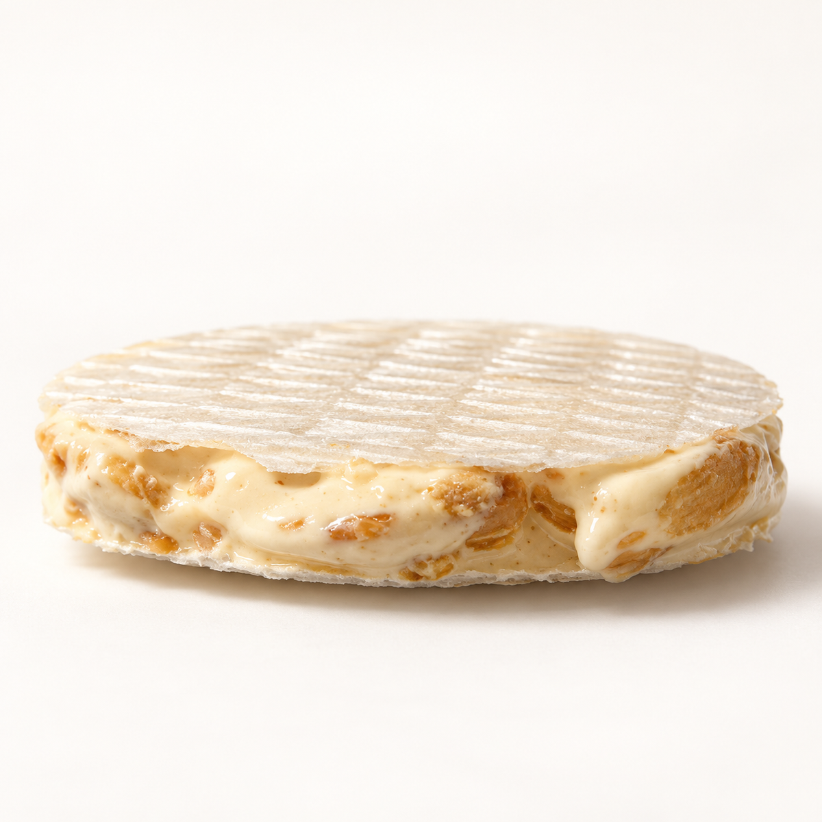 Mini tortita de turrón de Alicante sin envoltorio, interior de almendras y oblea