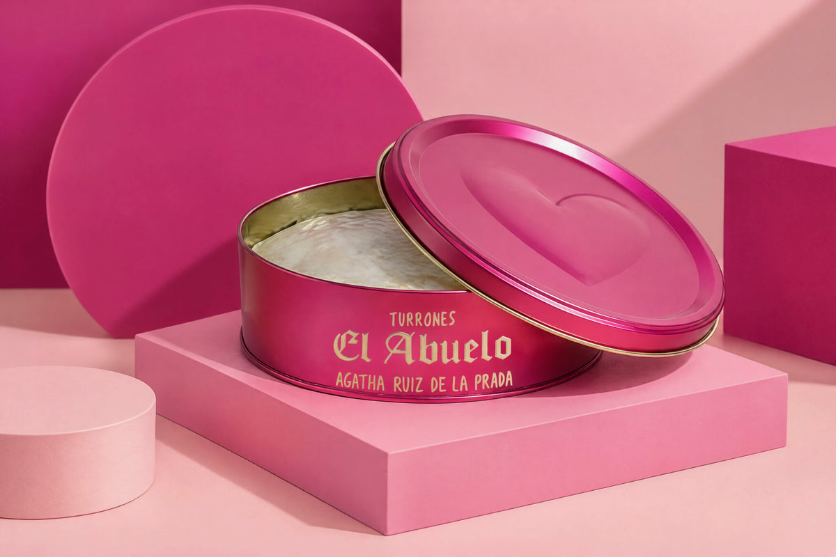 Pack de tres turrones ecológicos El Abuelo y Ágatha Ruiz de la Prada en lata metálica rosa con tapa de corazón