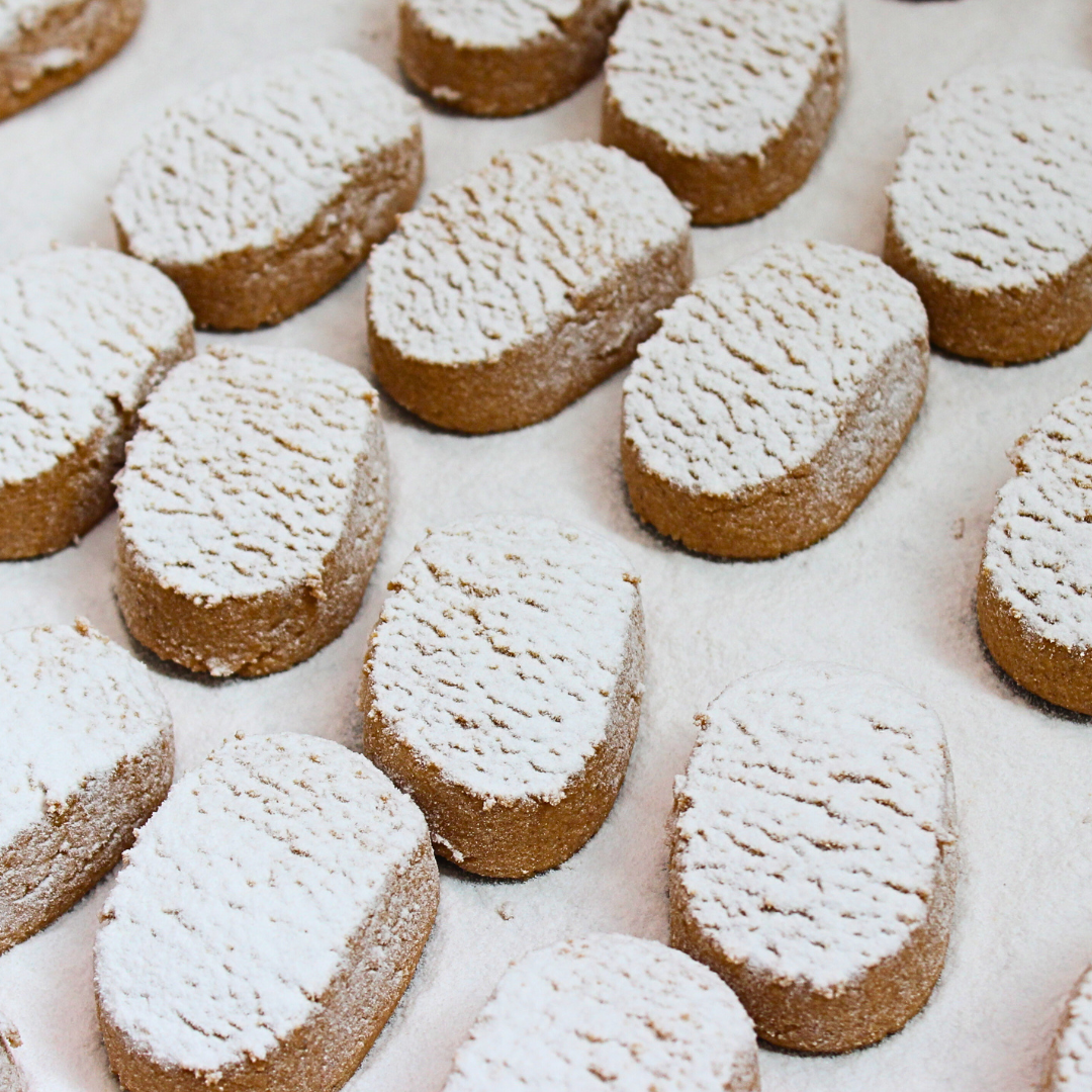 polvorones de almendra granulados variados