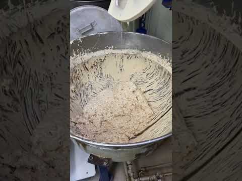 Mecánica de Jijona: mezcla de miel, azúcar, albúmina y almendra tostada para elaborar turrón de Alicante
