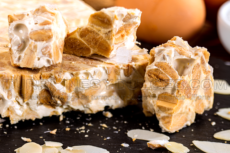 turrón de alicante en trozo